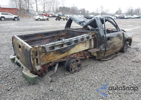 2002 Chevrolet Silverado 1500 z USA, uszkodzony, nr VIN 1GCEK14V92Z272489